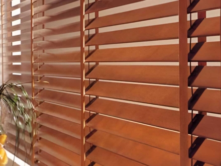 cortina de interior madera barrio